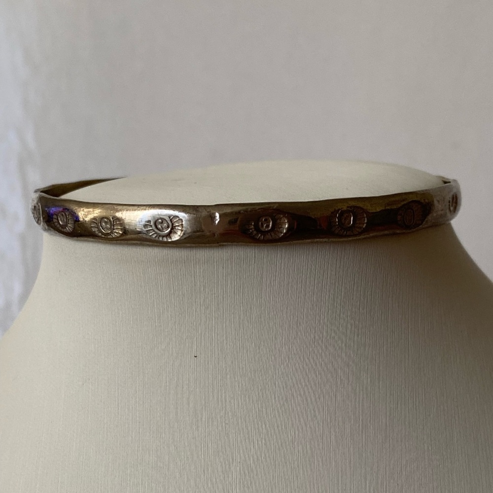 SOLD Vintage Taxco Mexico 925 silver bangle with etched sun - Picture 2 of 7